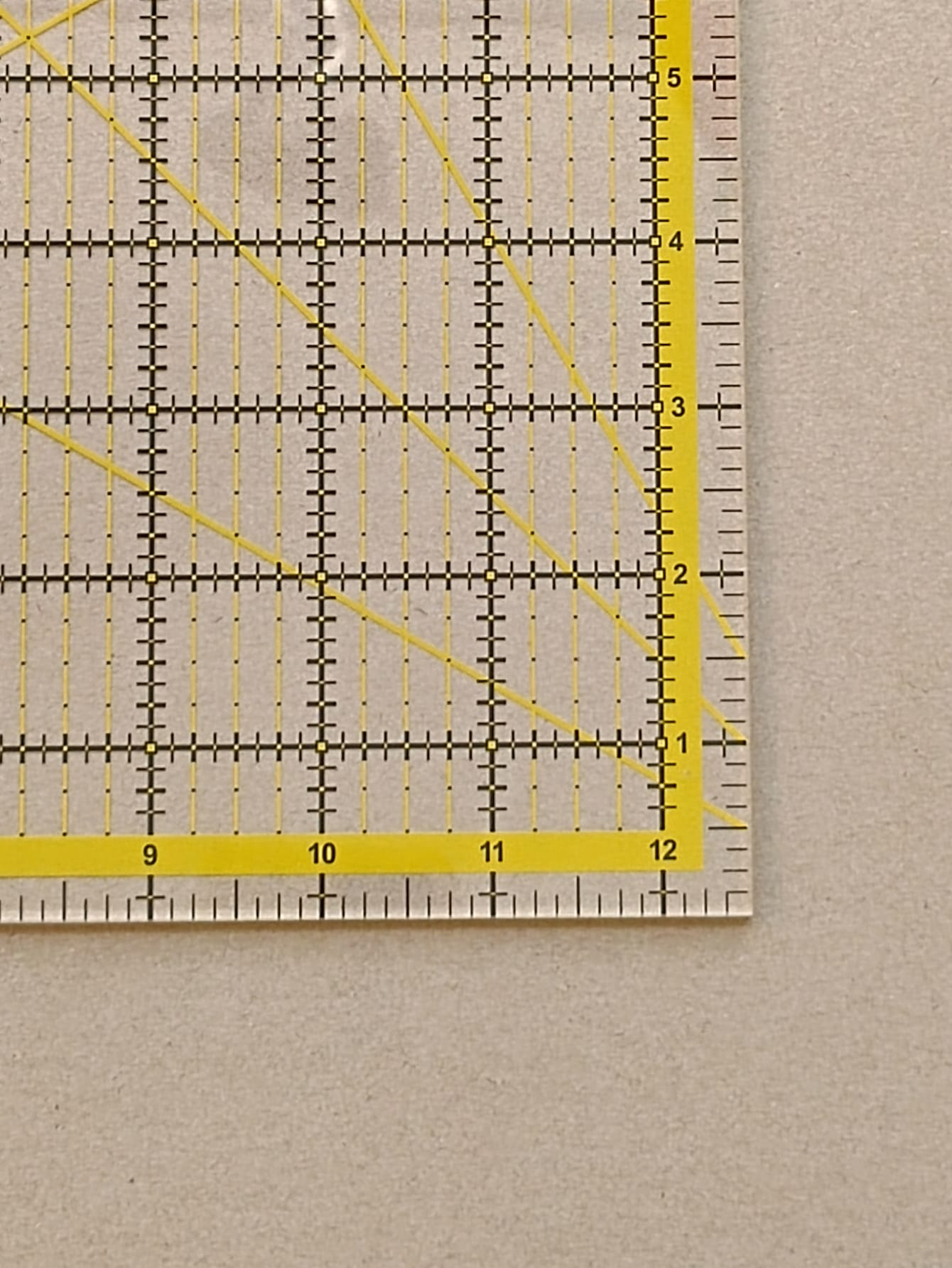 مسطرة مربعة من الأكريليك مقاس 12.5 بوصة