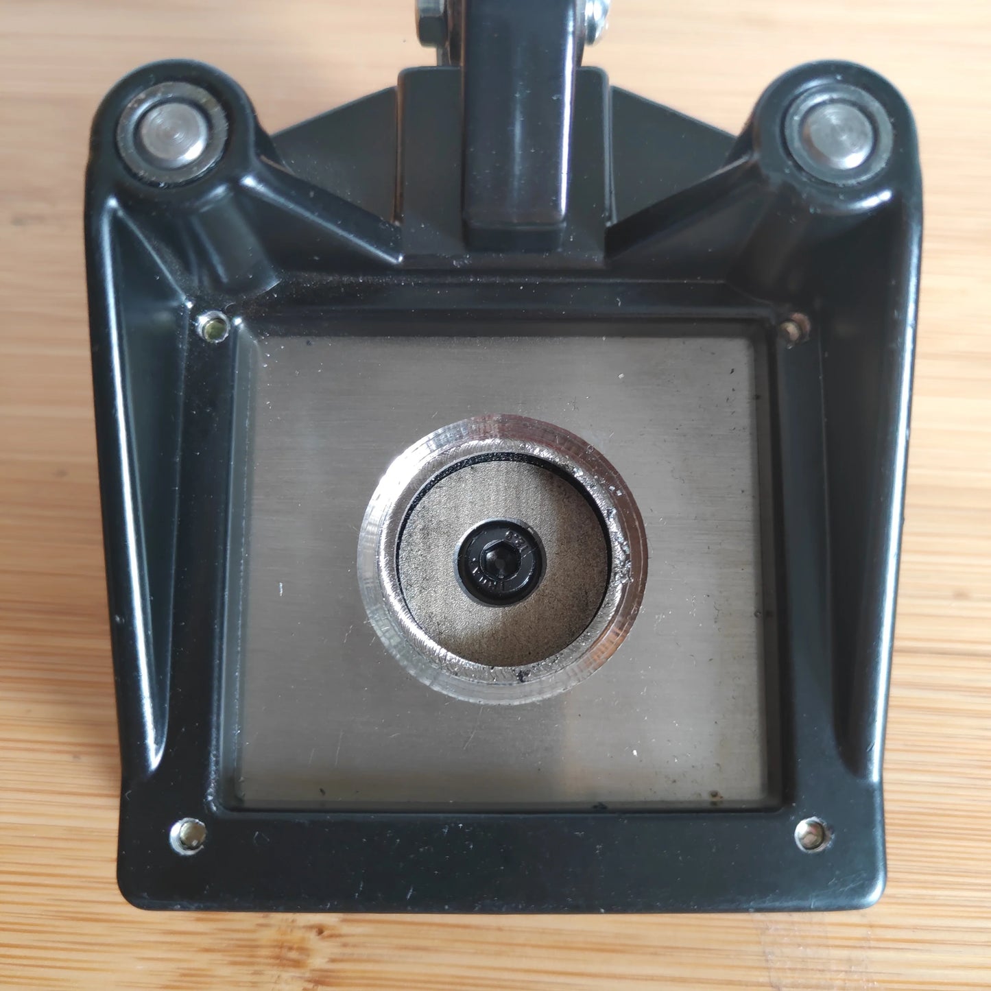 ثقّابة كبيرة بقطر ١٠-٤٠ مم | للبطاقات وورق الصور | متوفرة بأحجام مخصصة