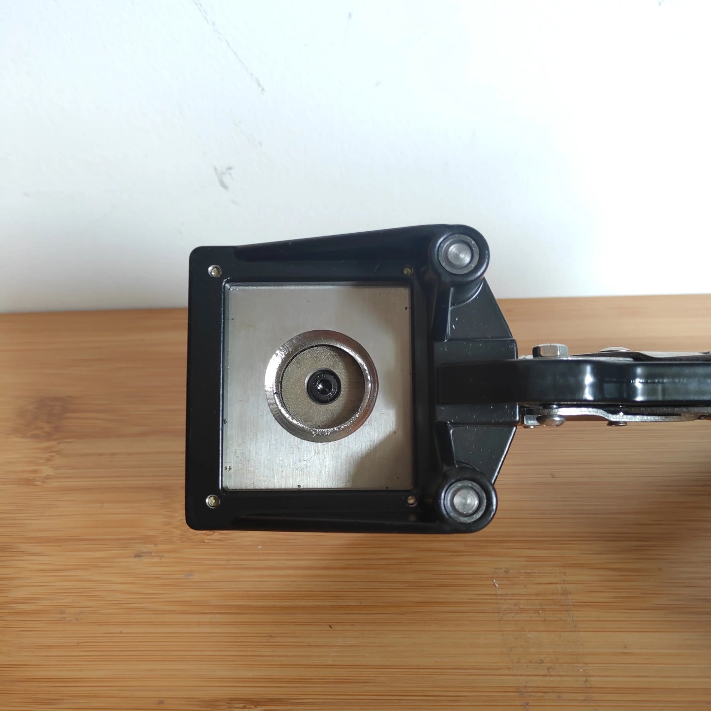 ثقّابة كبيرة بقطر ١٠-٤٠ مم | للبطاقات وورق الصور | متوفرة بأحجام مخصصة